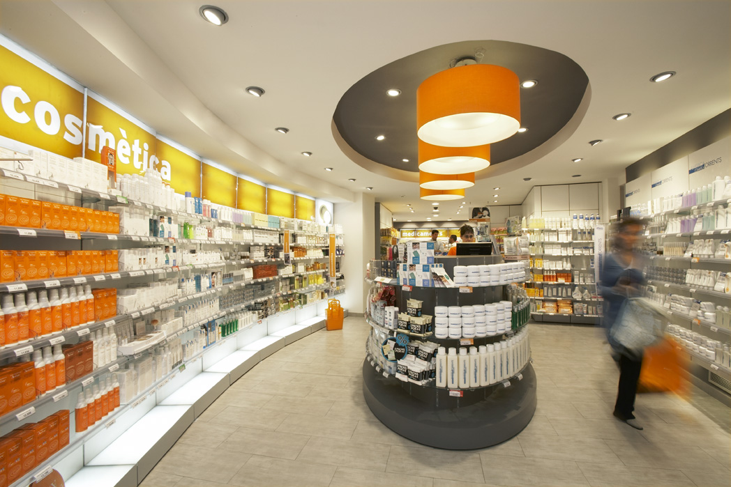 Modern Pharmacy design to sell more, shelves and fit-outs